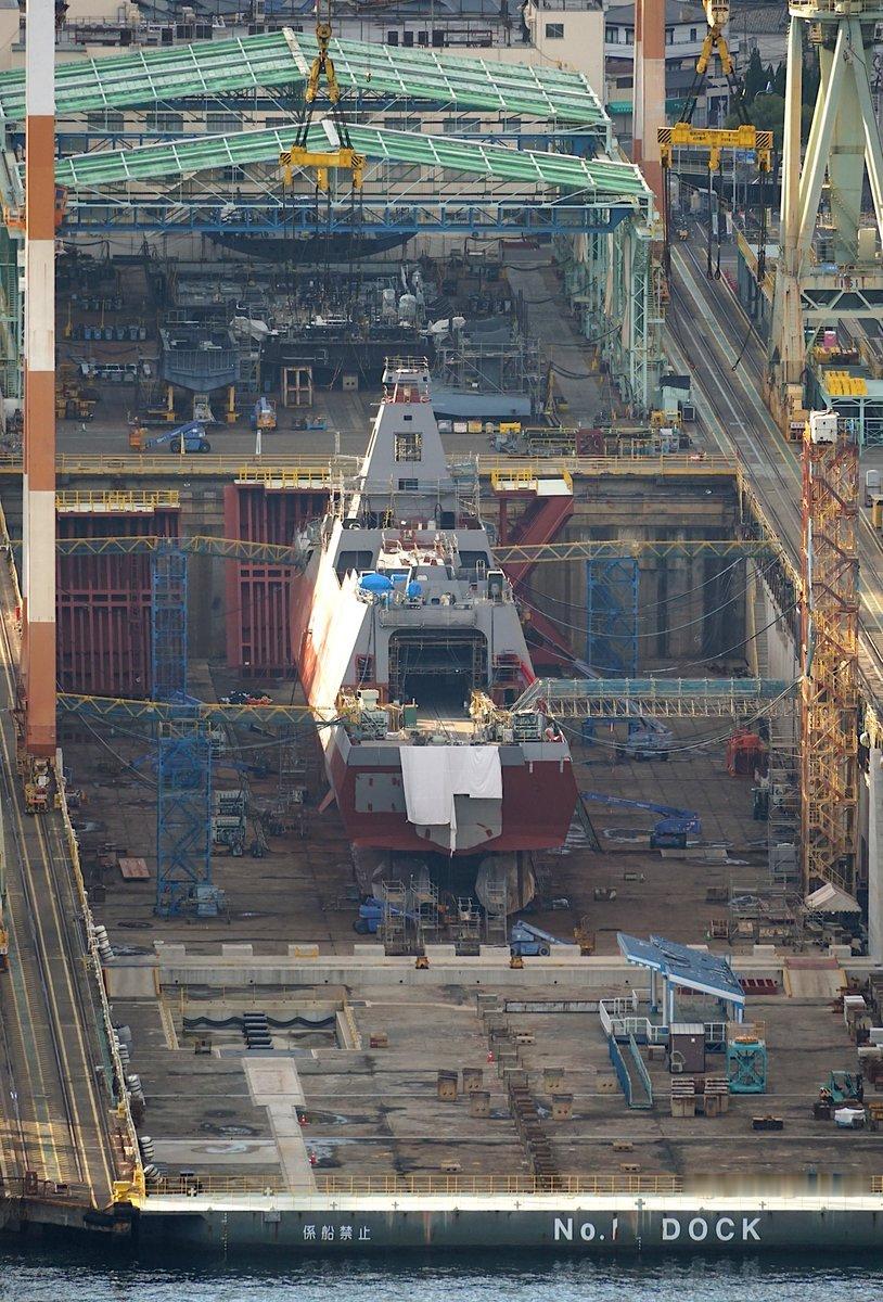 海自FFM-12舰尾大概已经涂上舰名并盖起来了，预计月内下水