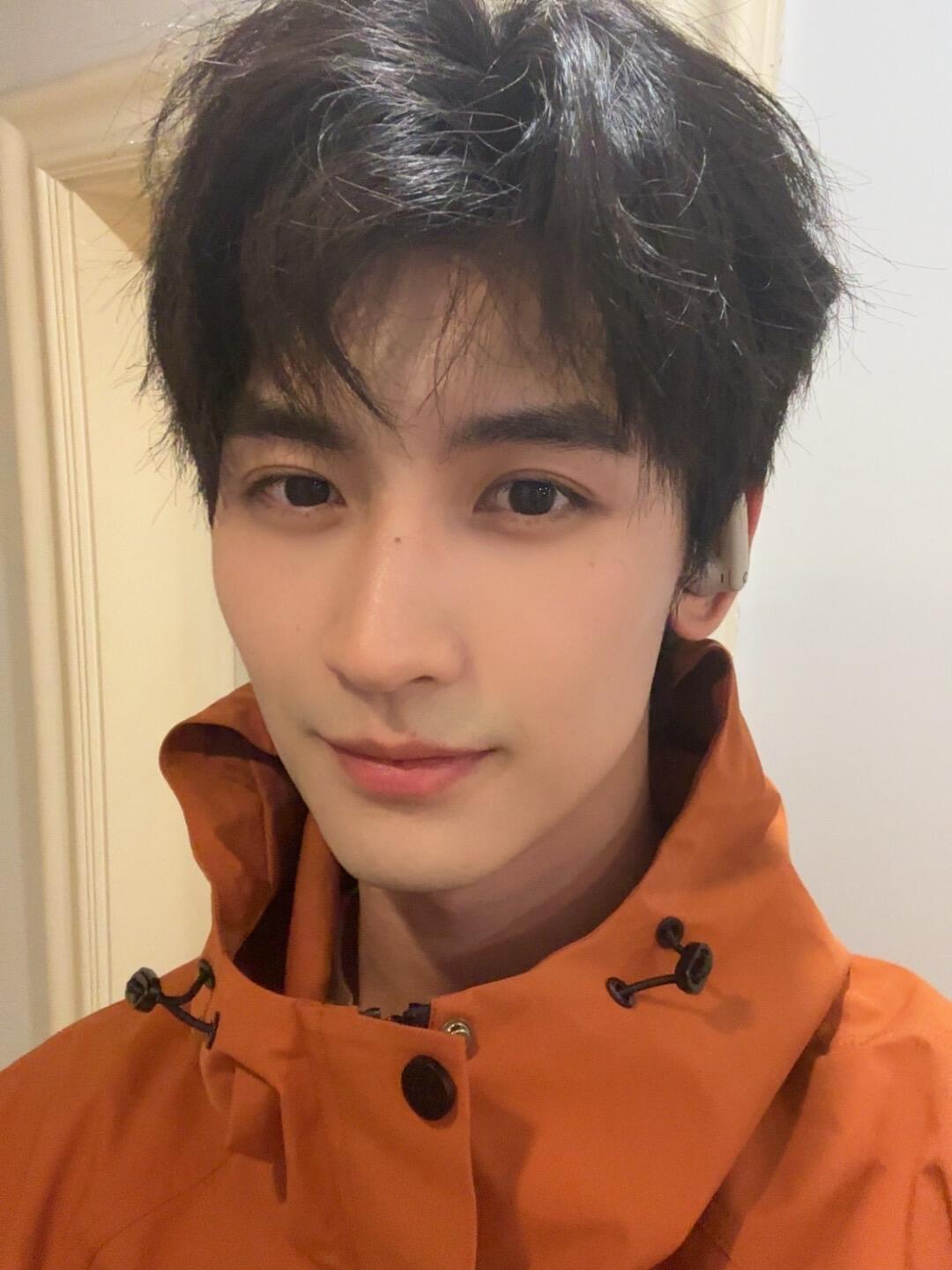 宝子们都去追锦月令