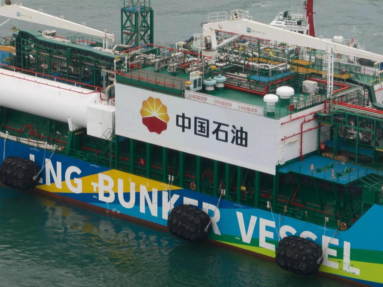 谁能想到！全球油市彻底乱套，拯救世界经济的居然是逆势减产原油的中国！
最近很多人