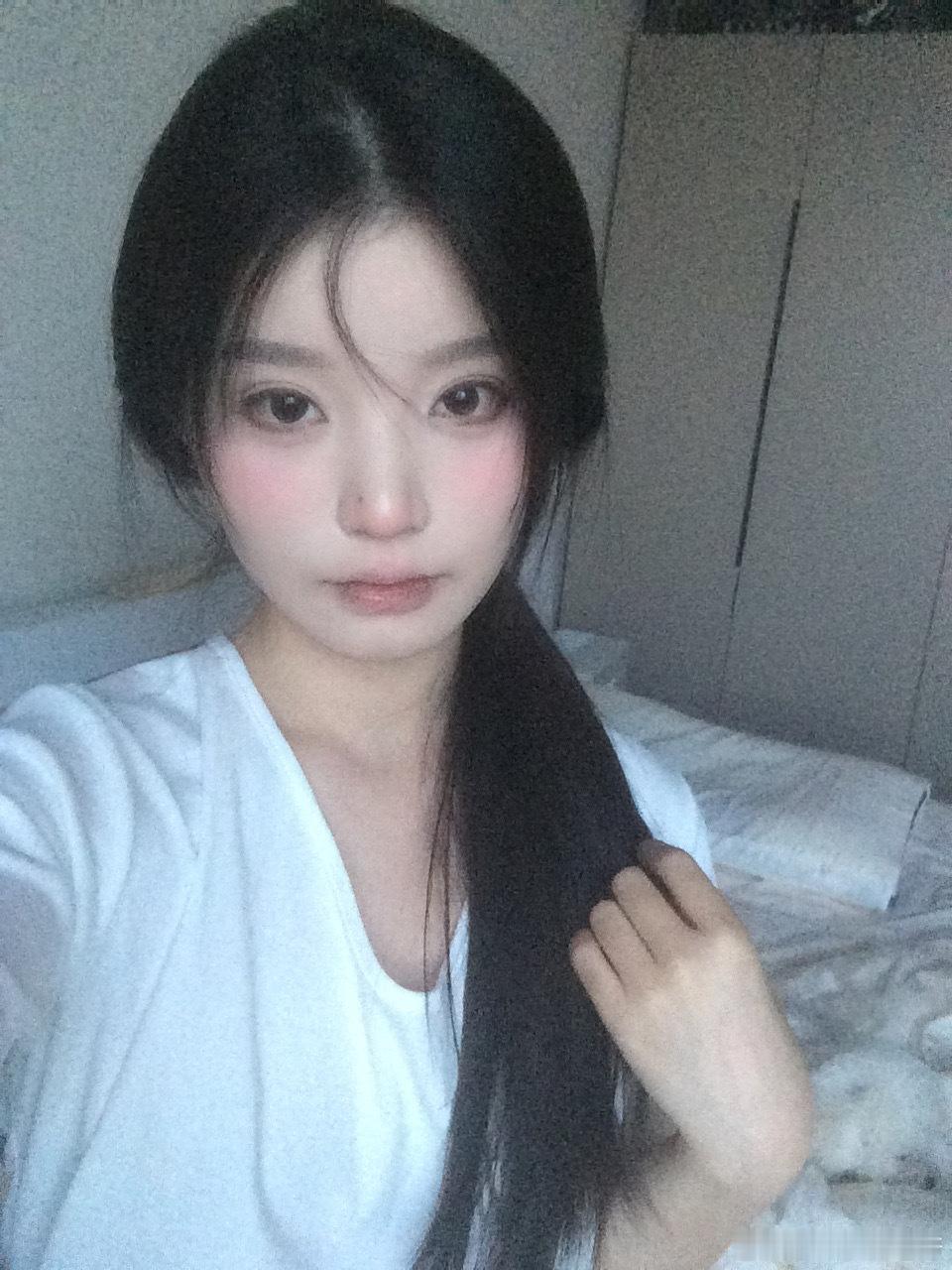 好喜欢这种 清冷小白花 ​​​