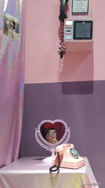 现在拍照打卡成了超火的生活现象。很多人觉得这是为了炫耀，其实大错特错。大家爱拍照