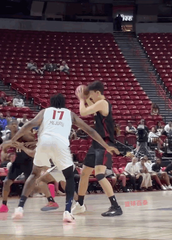 就这次进攻，放眼整个NBA，除了约基奇就只有杨瀚森能做到，一顿操作行云流水不说，