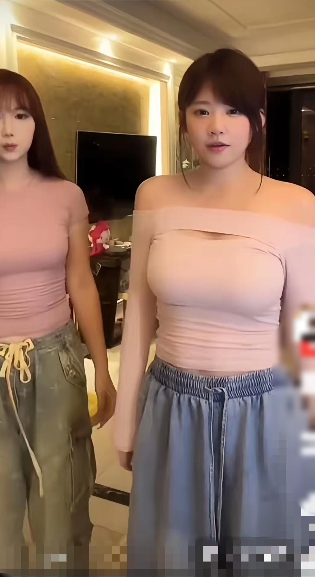 天呐！黄一鸣这也太丰满了吧！
原来离开美颜她是这个样子！
怪不得王思葱迟迟不肯认