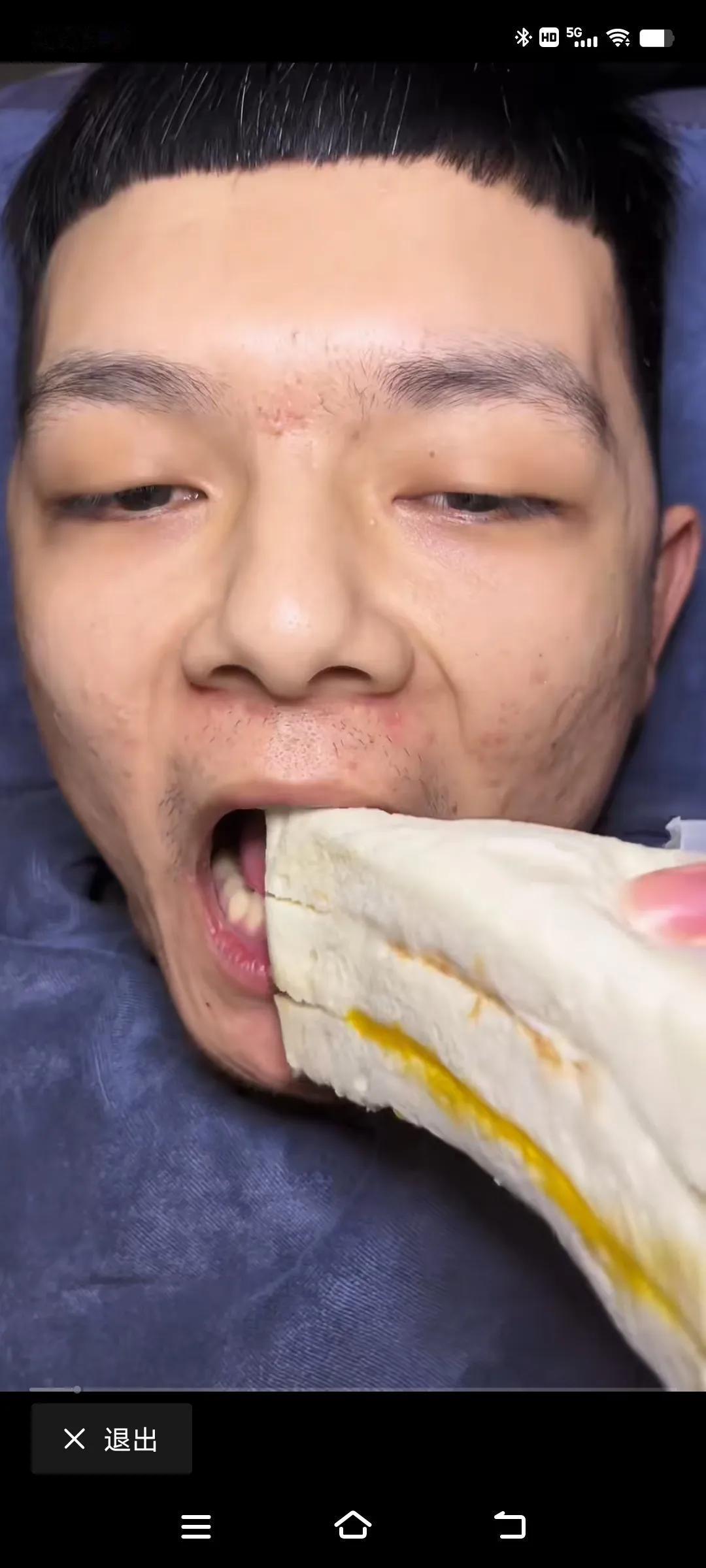 他真的饿了！#刷到的都懂# #尴尬事情分享＃# #被夸爆[话题]# #创作者打卡
