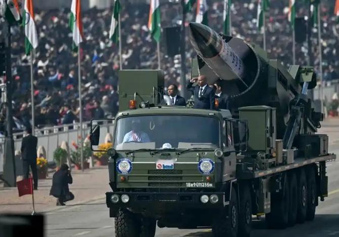 印度军工突然“开挂”，3大杀器连番亮相，真要摆脱“万国造”？

谁能想到，一直被