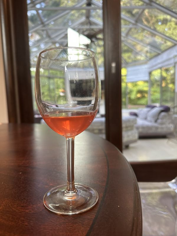 夏天的酒，自产酒莓Wineberry Breeze。