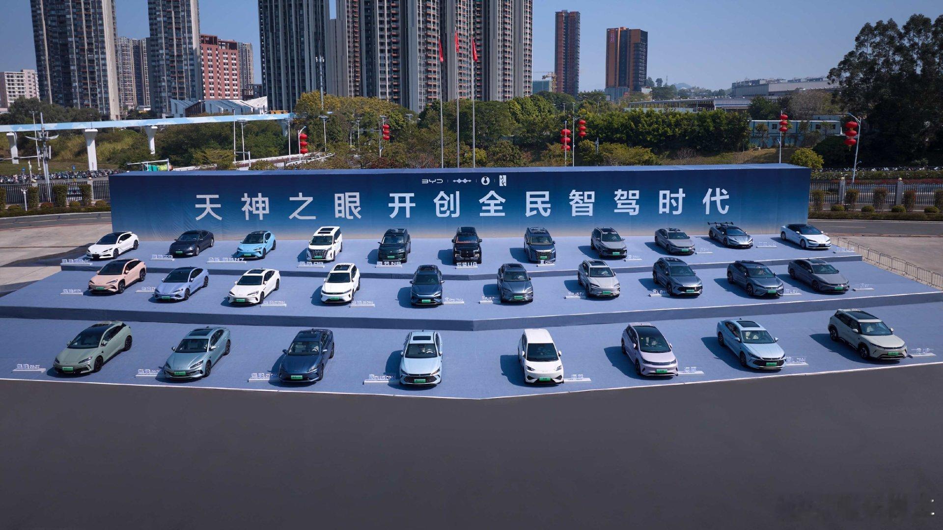 比亚迪率先实现媲美L4级智能泊车其实大家不要小看智能泊车，它的使用频繁度不亚于高
