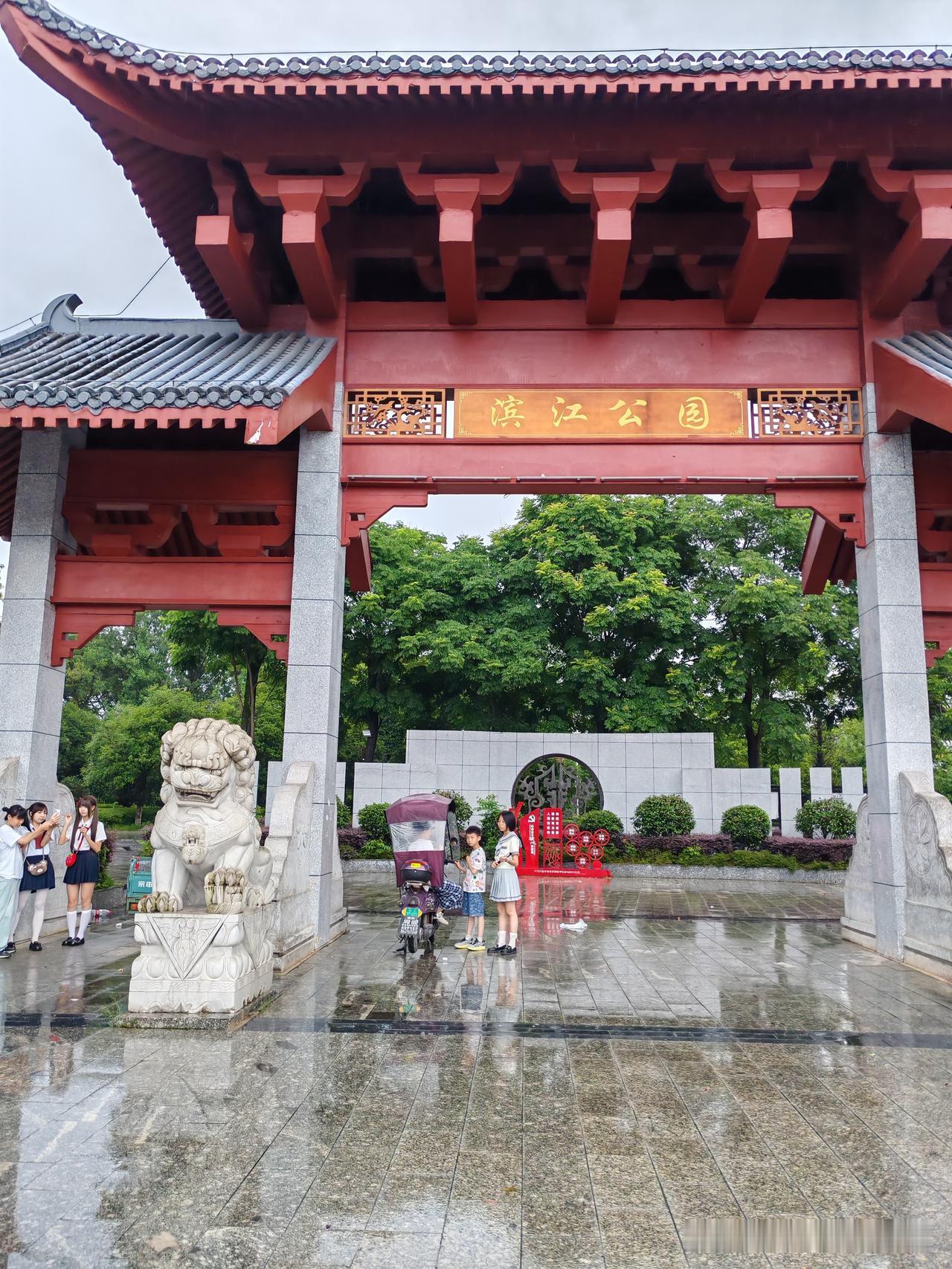 避暑贵州第一天：祁阳市到兴安
   上午整理房车上需要的东西，花了好长时间，还是