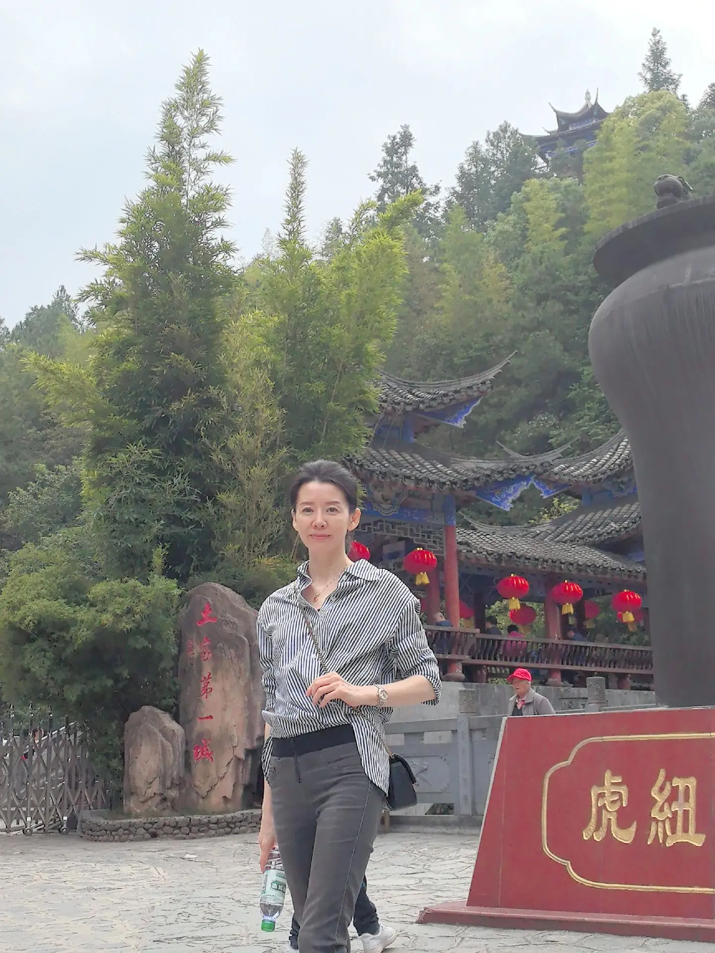 别想太多好好生活，爱你的人不会让你什么都没有。