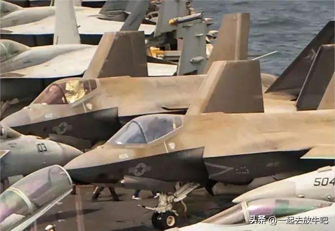 是击中，不是击落。
伊朗击中美国F35战斗机，这架战机飞回了基地，飞行员也没有什