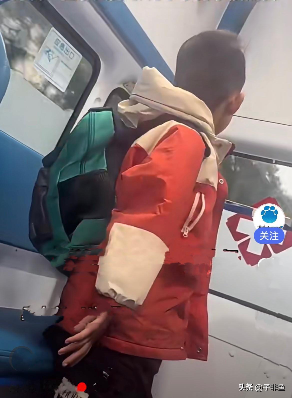 小小男子汉……
近日，山西一家里只有6岁的小男孩和妈妈两个人在家，妈妈突发子宫内