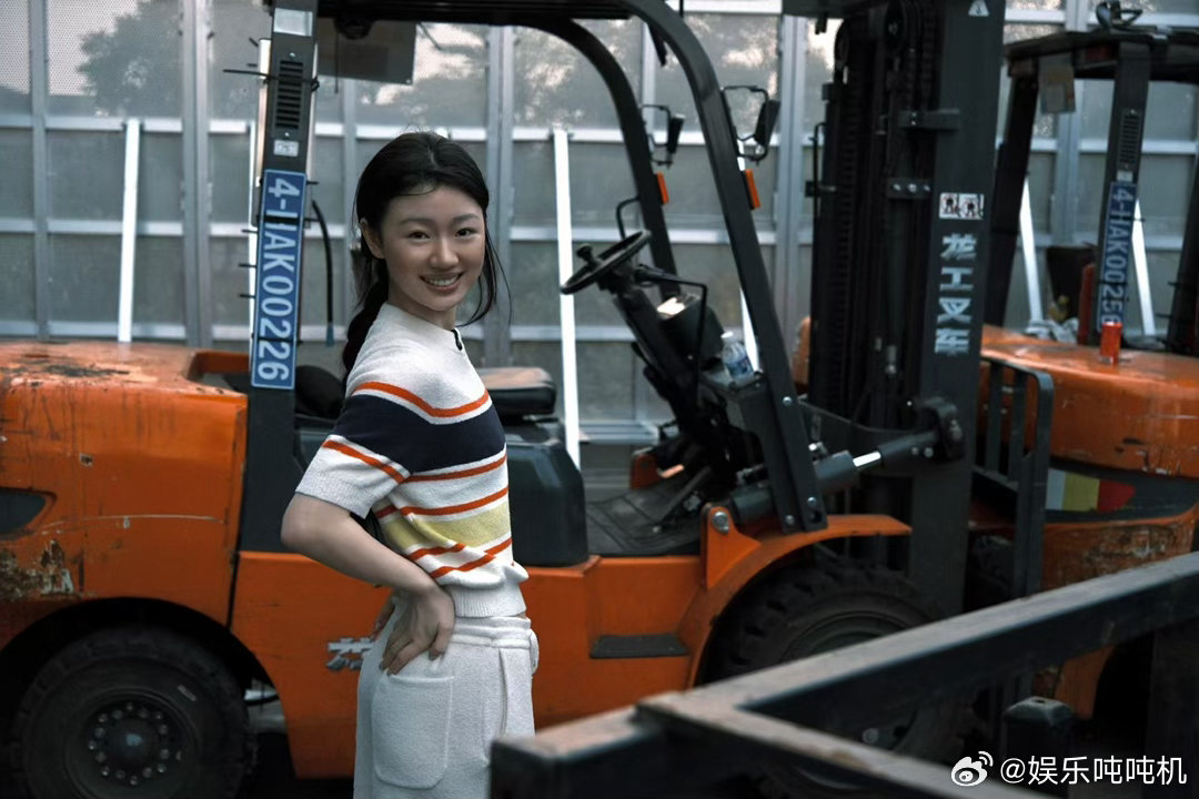单依纯纯妹妹2.0演唱会奔赴鹭岛之约，单依纯纯妹妹2.0巡演开唱！蛋壳造型四面台
