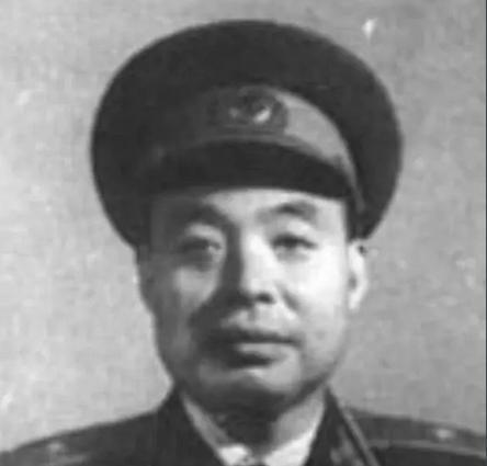 这位开国少将眼光独到，三位亲家身份显赫，分别担任元帅、上将和中将级别，他们之间有