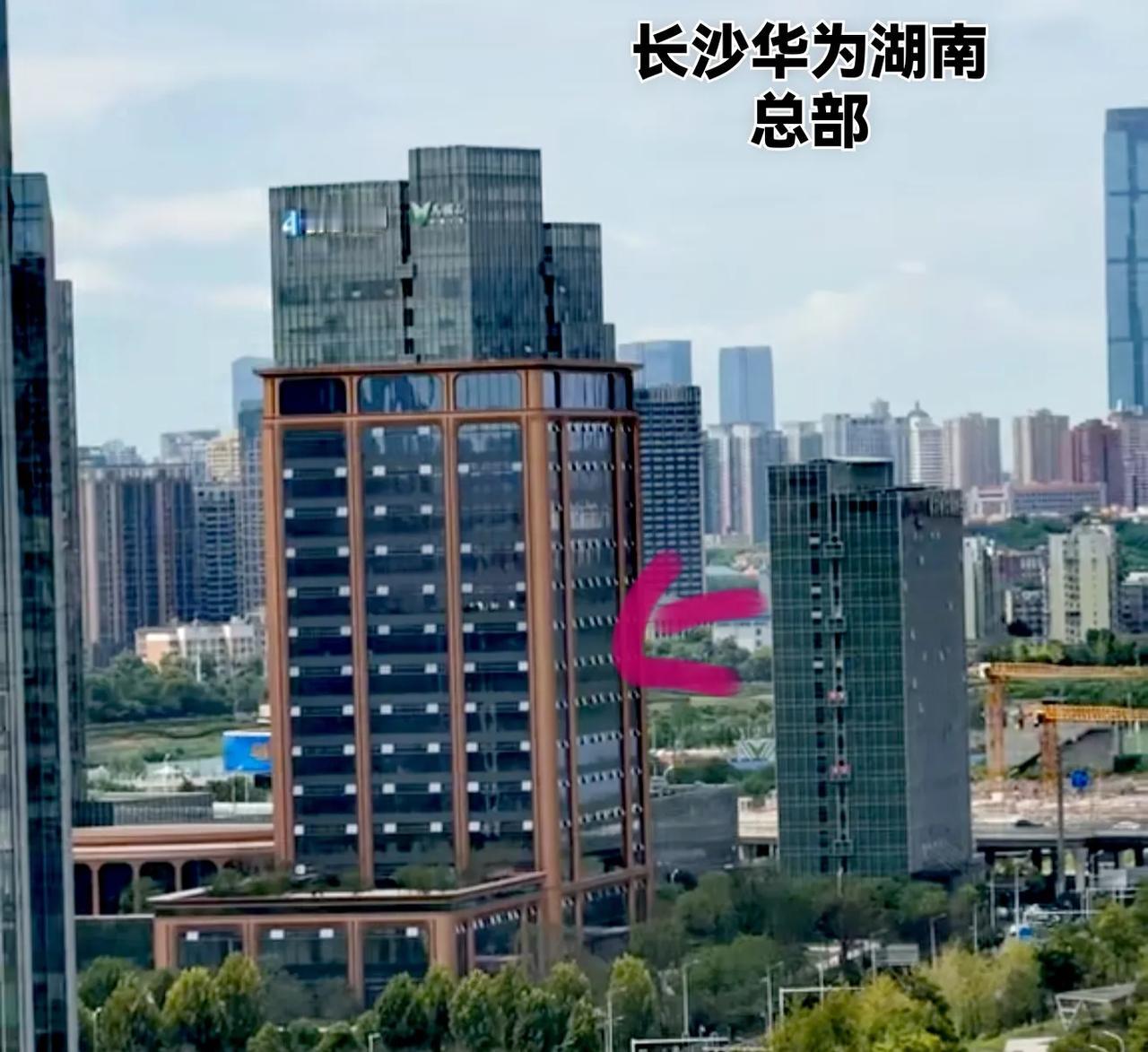 长沙华为基地湖南总部，落地马栏山视频文创产业园滨河路与创意路交汇处，总建筑面积为