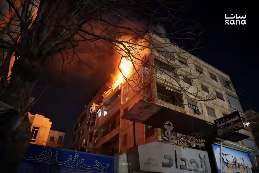 突发消息报道，叙利亚库尔德武装这局势越来越紧张了。年底死线将至，不缴械就开战。就