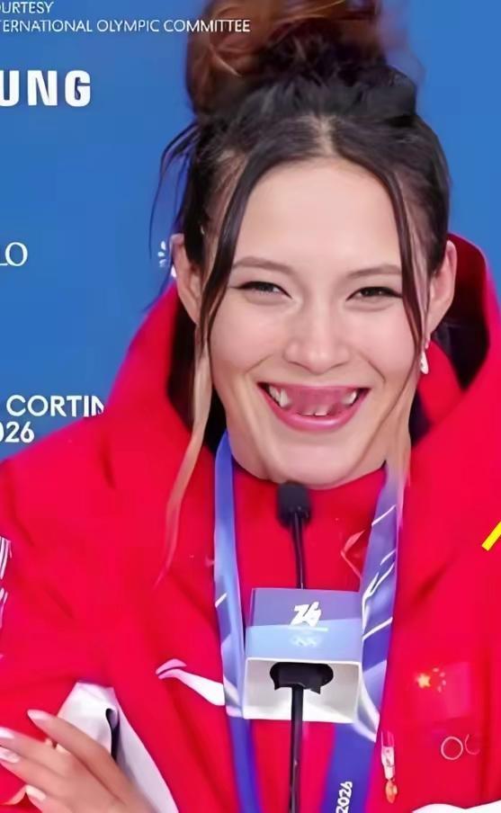 谷爱凌在美国受到了大规模的网暴，美国副总统、财政部长、国会议员，都曾经批评过谷爱