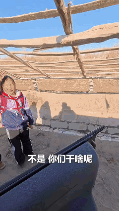 不得不承认，新疆爱国教育做的是真的好！
一位博主在新疆和田街头，遭遇了这辈子最“