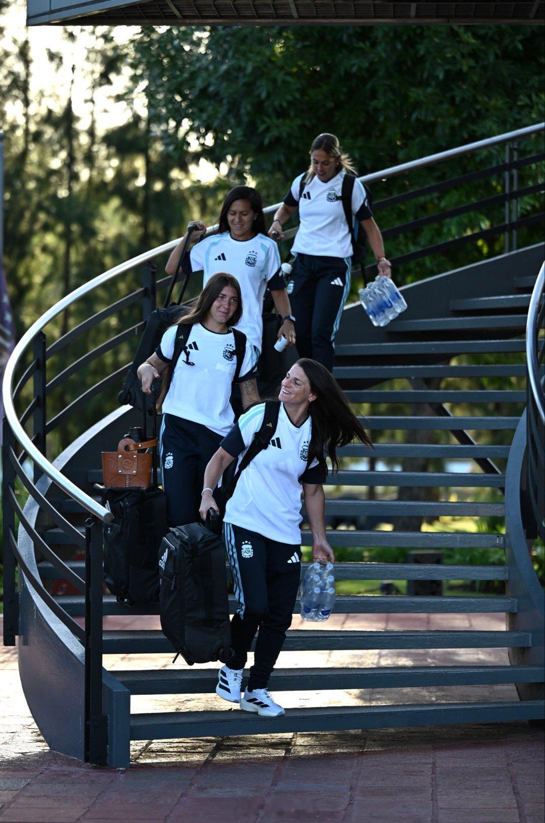 阿根廷女足shebelievescup🏆阿根廷女子国家队🇦🇷启程前往美国?