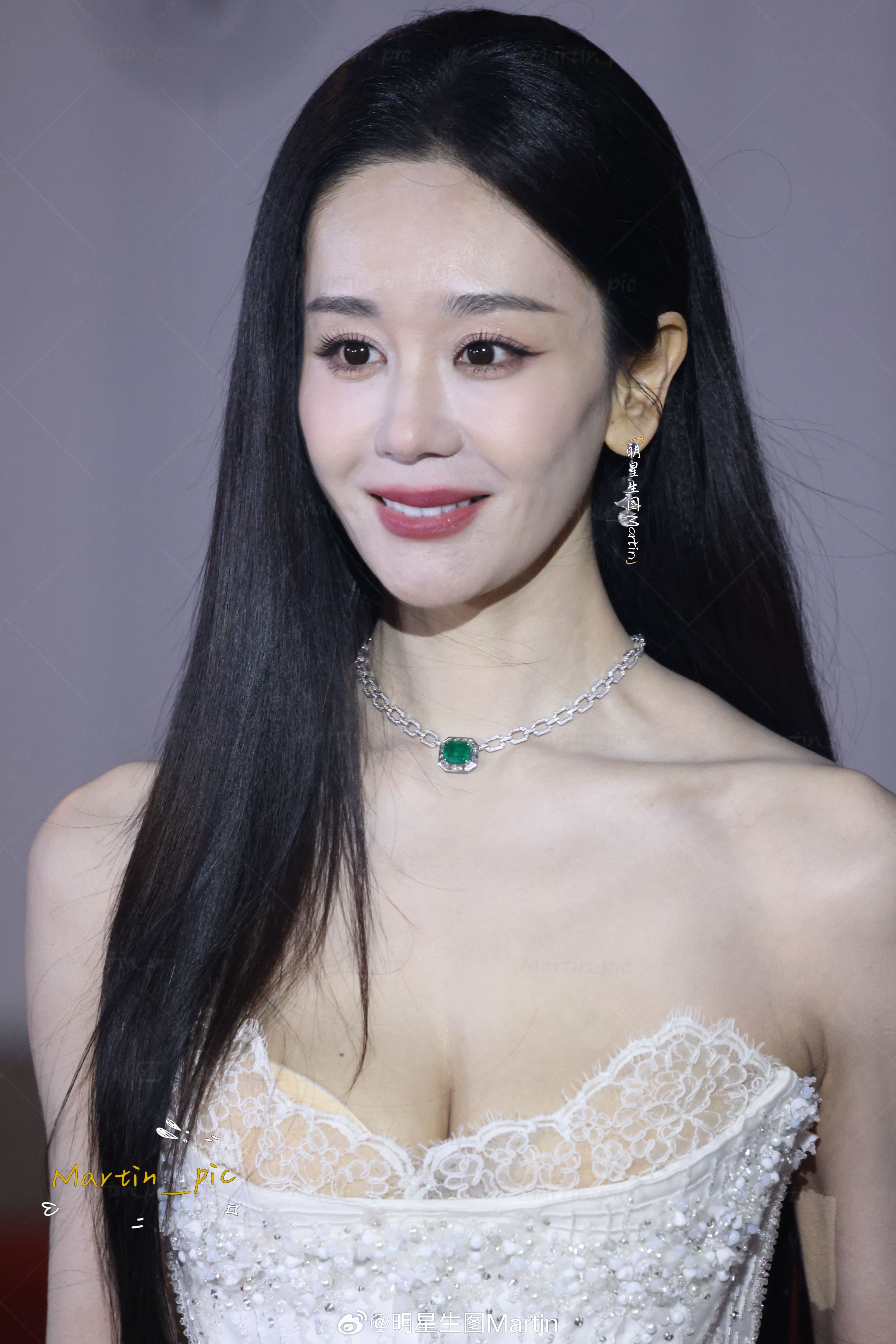 海陆 海陆濮院高定时装周生图白色抹胸裙，姐姐好美濮院高定时装周