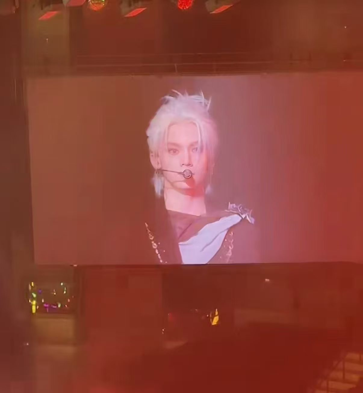 谁给左航做的发型 左航白毛谁给左航做的发型？！也就靠脸撑着了！！左航ZH