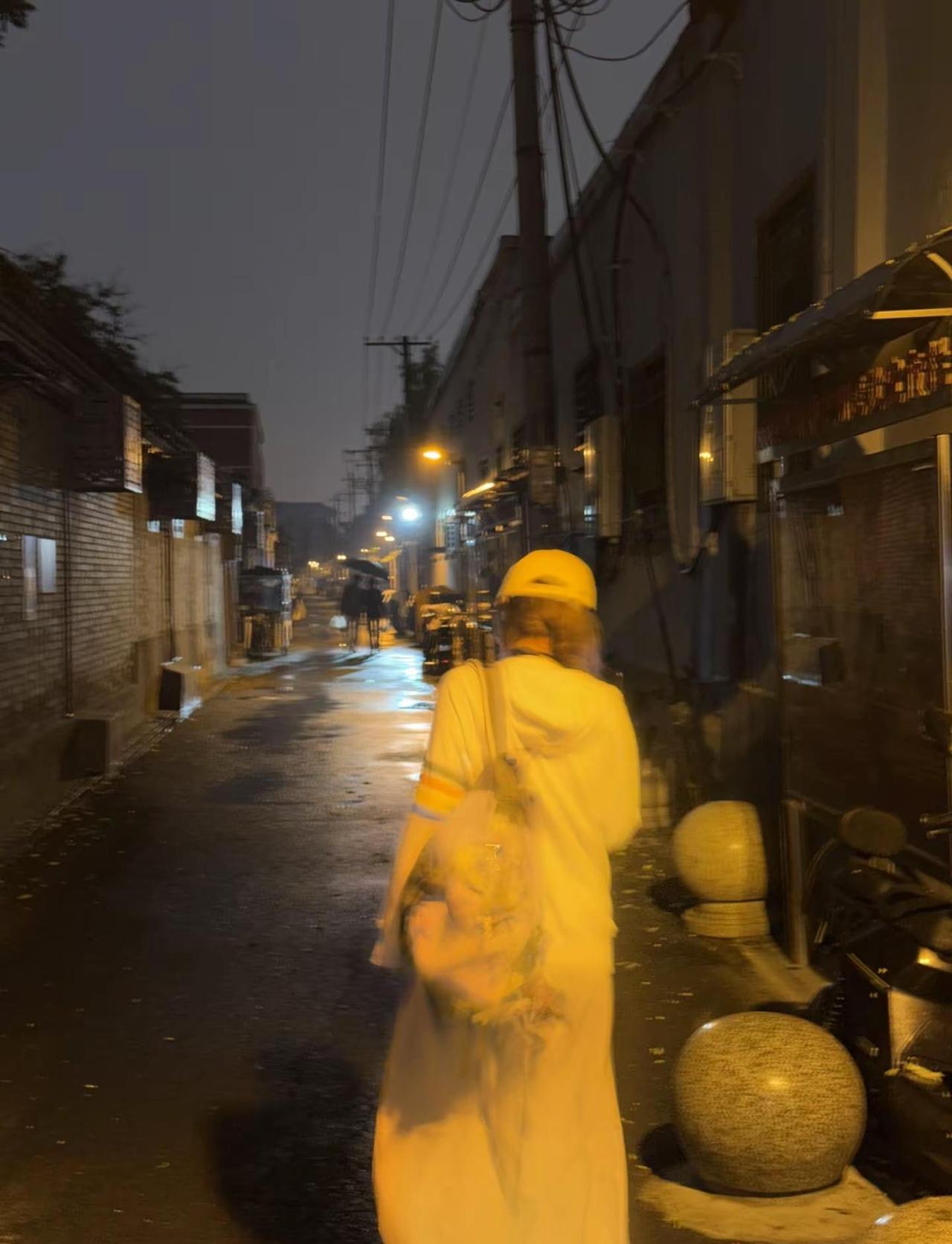 今日有雨 北京 下雨天 路灯