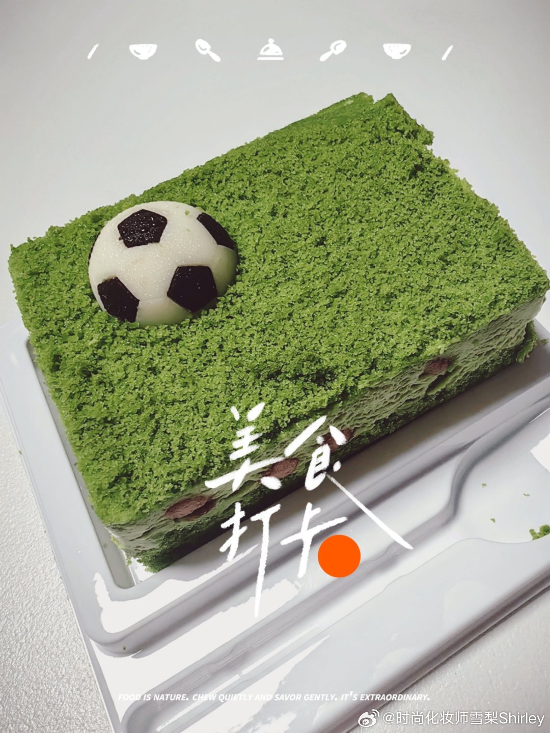 真是受不了达美乐出新品的脑洞，这几天居然推出了这款“绿茵抹茶红豆蛋糕”，点披萨时