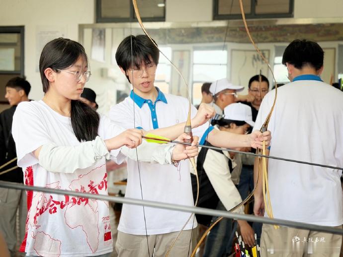 玉环炉霍山海情汉藏少年同心行从单向帮扶到双向赋能，从物资支援到心灵对话，玉环炉霍