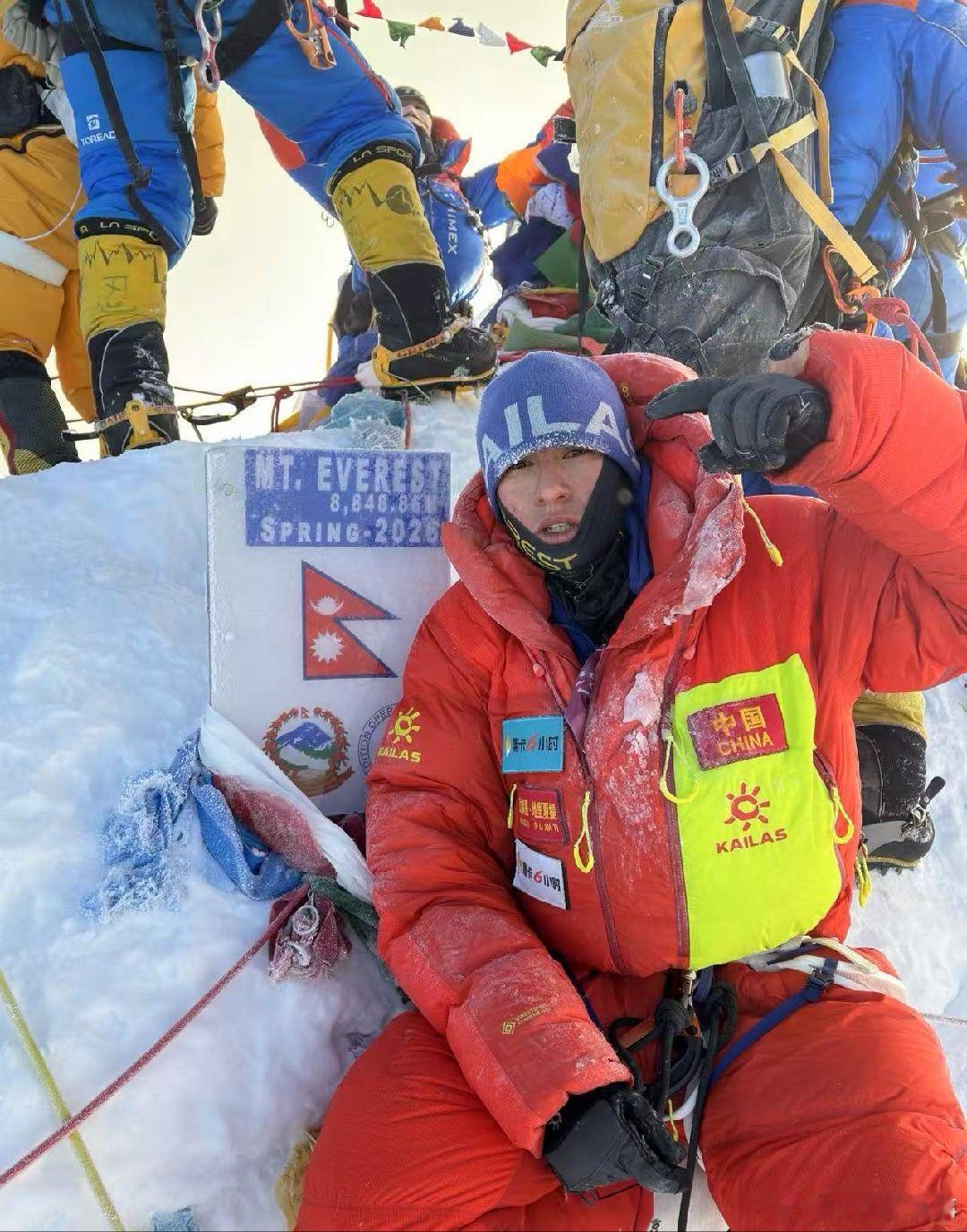 未成年人该不该登珠峰6岁开始学登山的登二代 日常登山锻炼无可厚非，可珠峰攀登属于