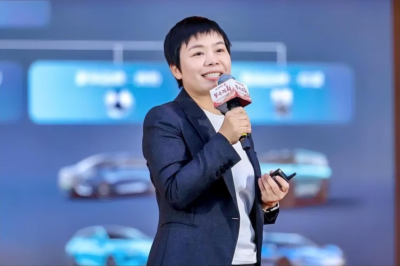 胡晓庆：百万级仰望背后"女舵主"

比亚迪新能源豪华品牌百万级仰望销售总经理胡晓