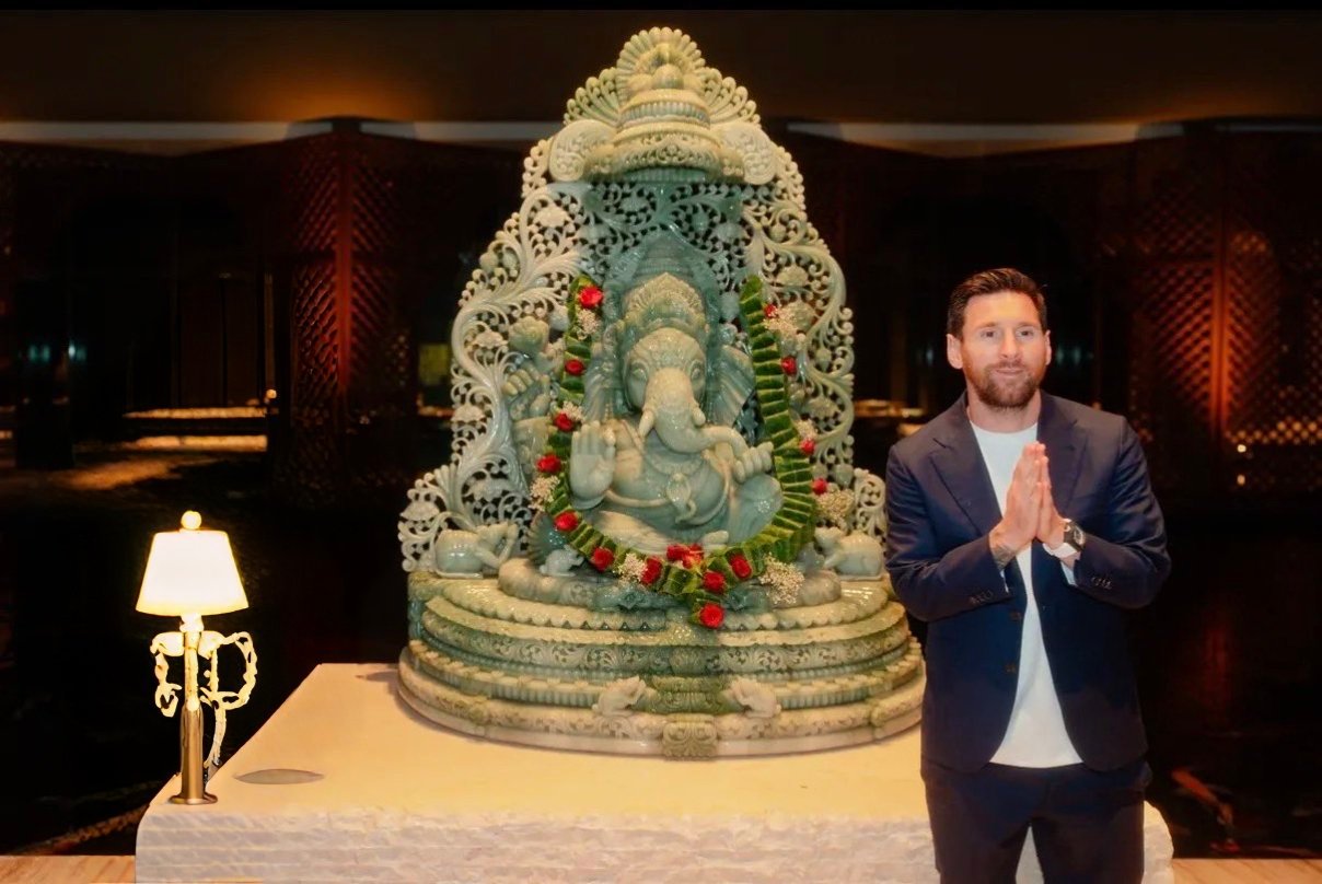 梅西在象头神湿婆·伽内什前🙏❤️🕉️! 梅西在克里希纳主神前🙏❤️🕉️!