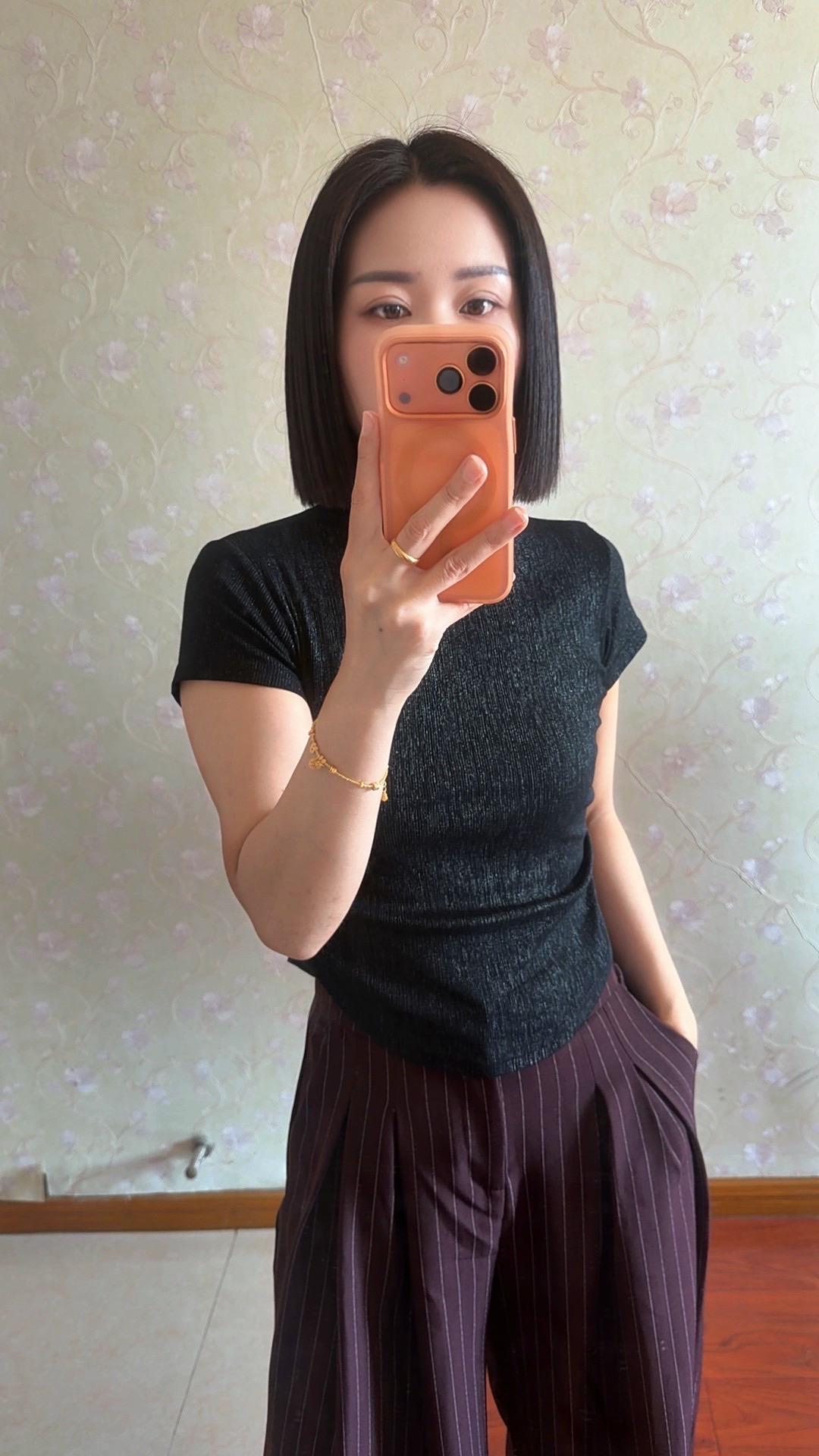 没有义务让谁满意 懂事那是年轻时的 现在我止忠于自己的心情