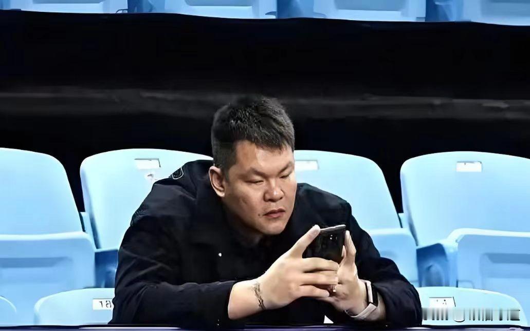 实话实说，广东宏远看起来有情有义，分别给杜锋和朱芳雨扣上总教练和总顾问的帽子，相