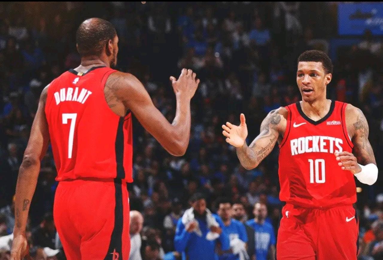 申京今年薪水是3394 阿德巴约是4980被打爆也正常 薪水差了1000多美元 