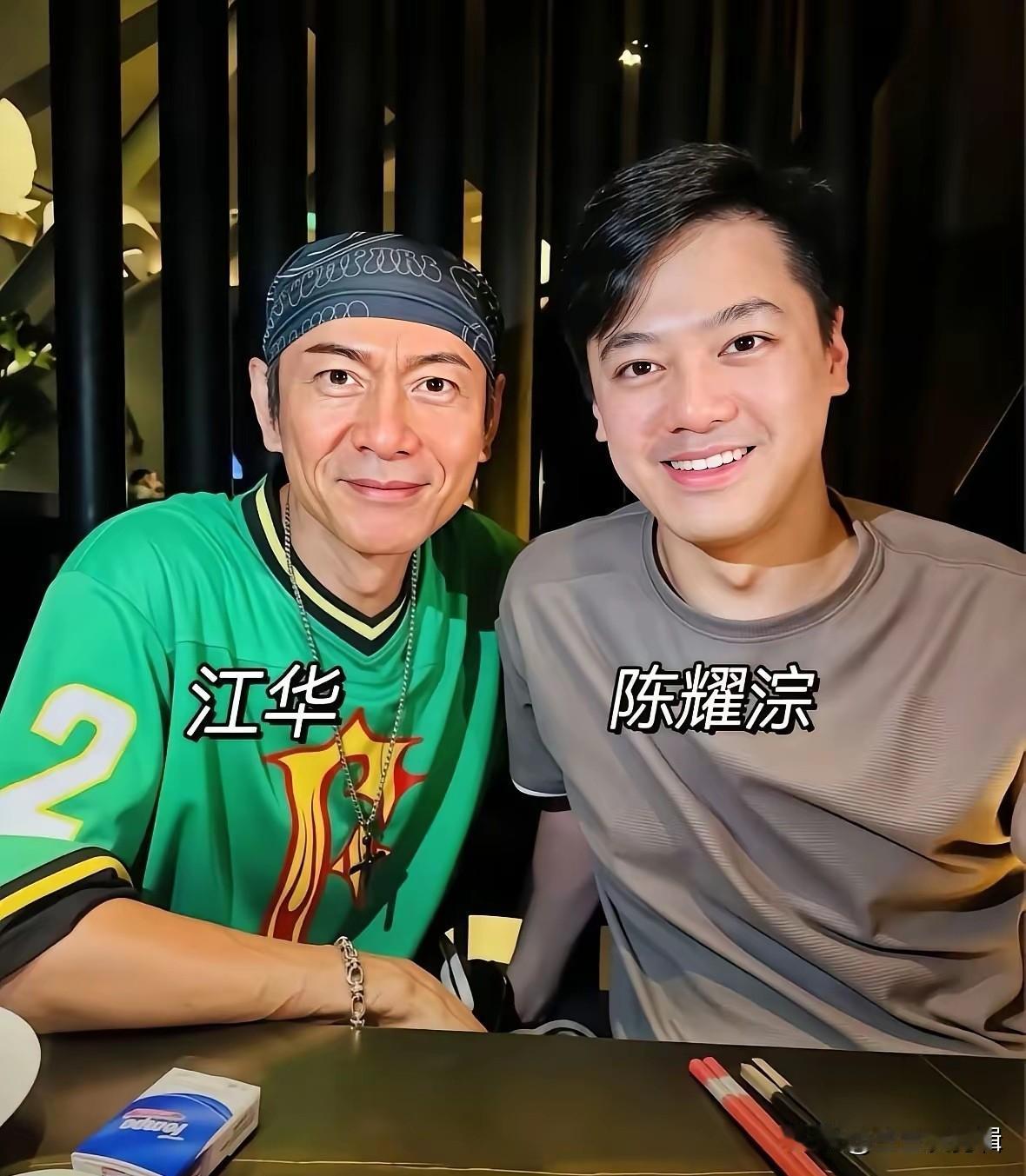 香港老牌男神个个五官精致、气质出众，年轻时迷倒无数观众，可有意思的是，不少港星男