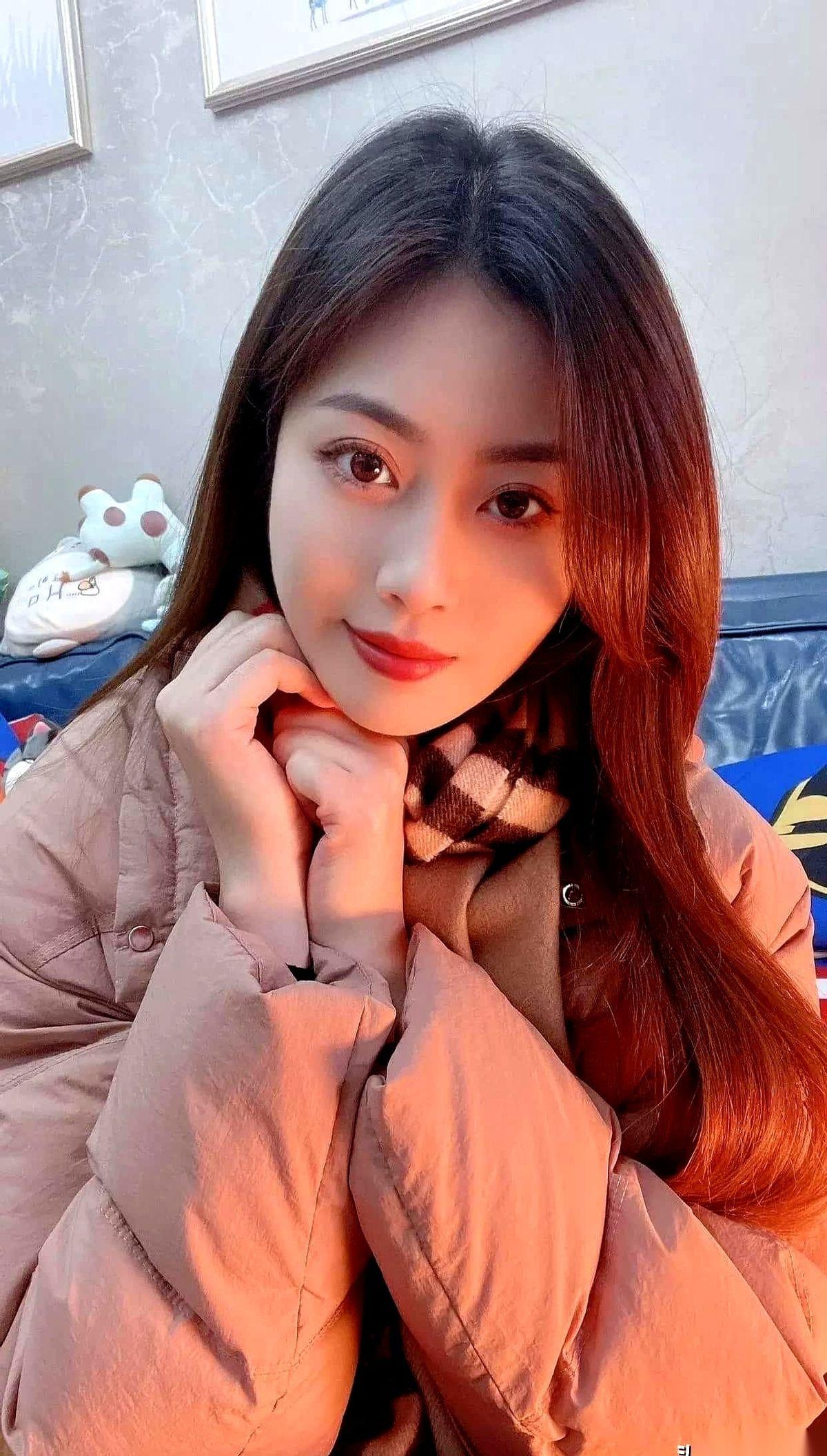 “妈，我们五一结婚。”
电话那头，我外甥女的声音听不出半点商量的意思。我姐拿着手