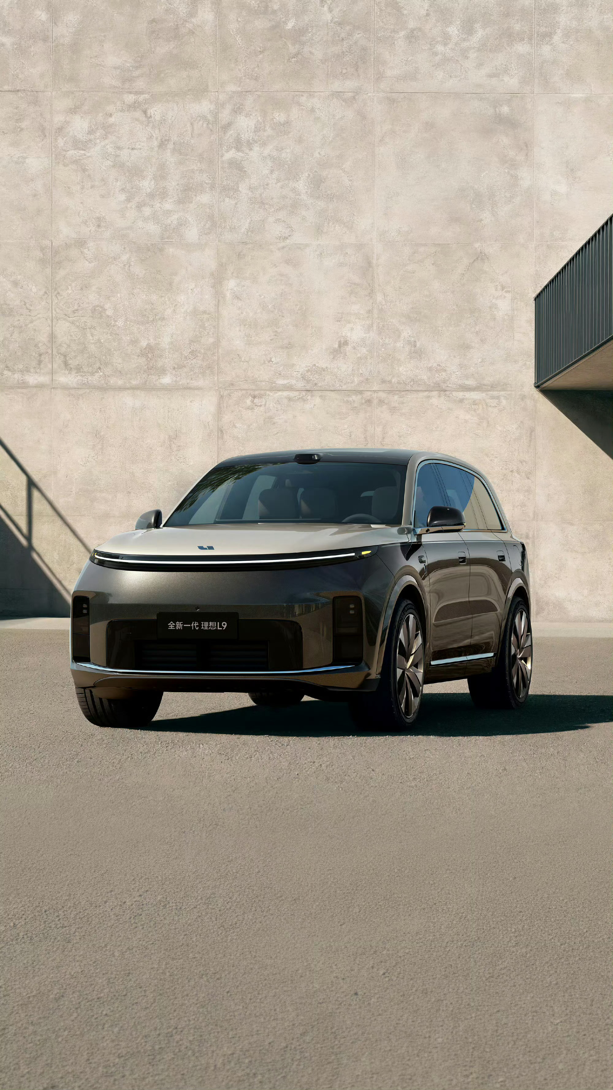 问界新M9，理想L9 Livis，两大旗舰9系都亮相了，发现没，这种成熟车型，外