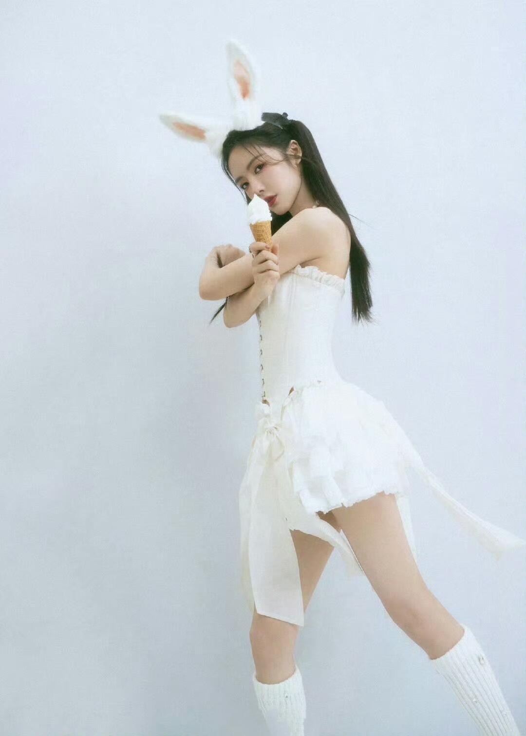 蔡文静兔子造型好可爱 ​​​