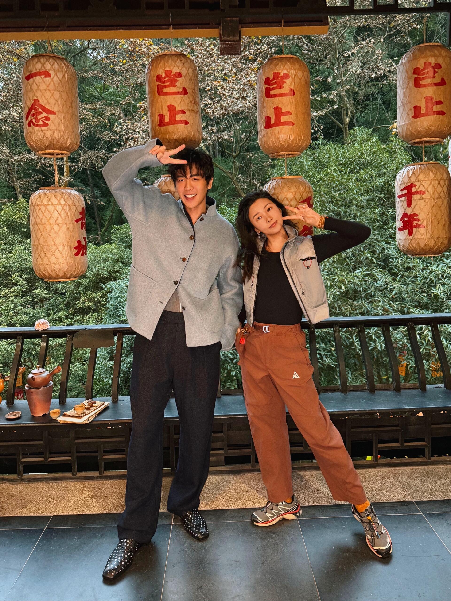 张若昀︱《上城士》︱青城山旅拍彩蛋陈漫更新了一则拍摄工作照合影📕：506931