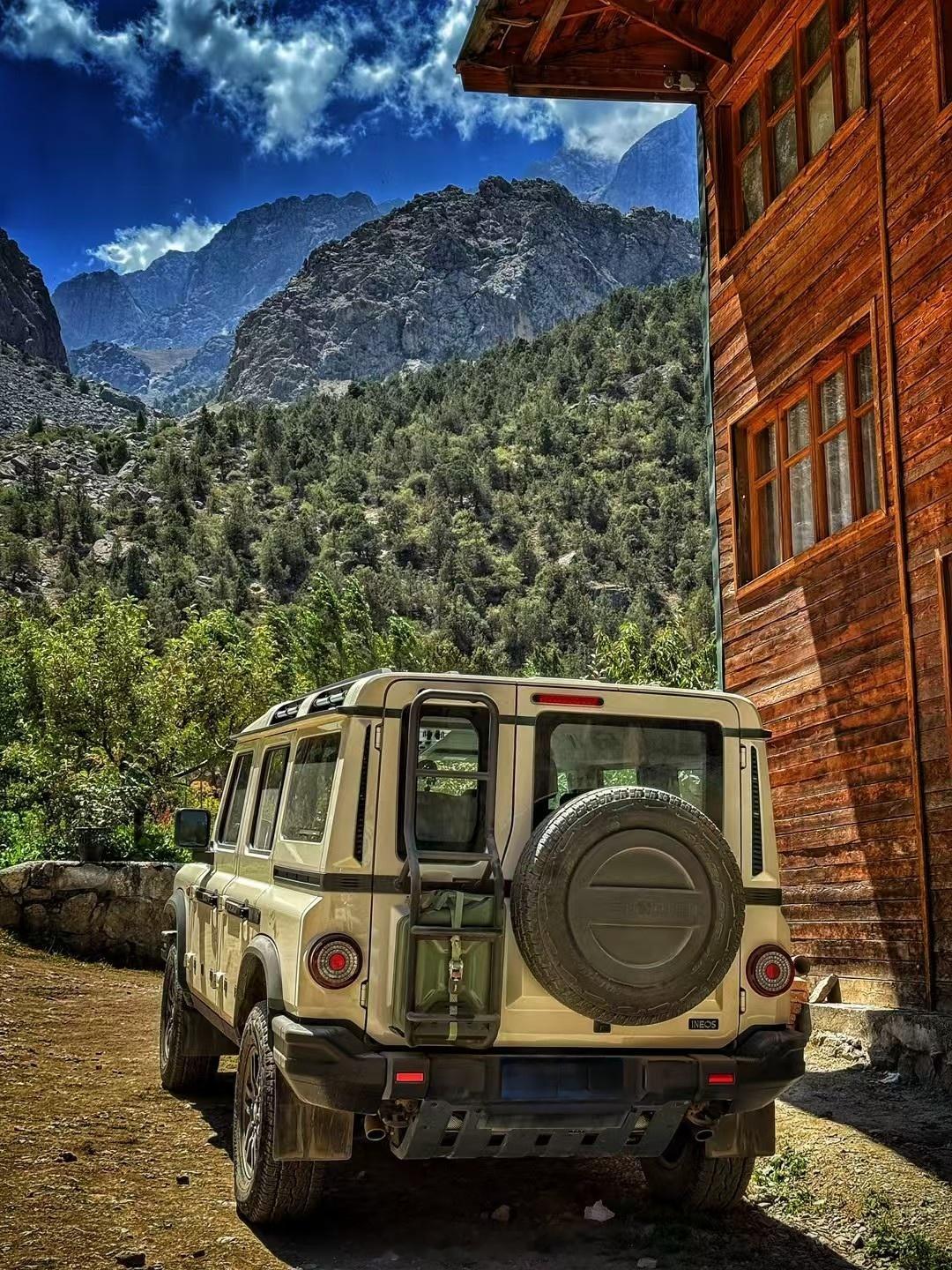 想给我的掷弹兵装一个梯子，问一下这个梯子要4000多，我就单纯的想去车顶喝个茶，