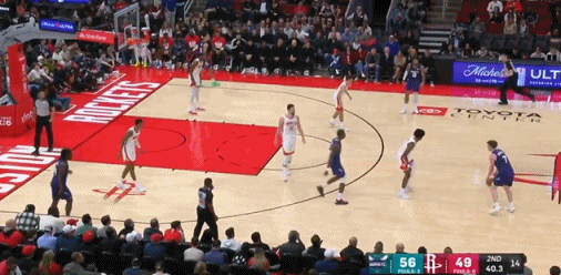 没有对比就没有伤害……
球风相似、顺位相似、身体素质也相似，为何克尼佩尔就是能比