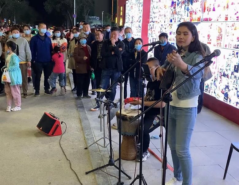 哪里是诗和远方？

因为工作，因为向往，因为命运的安排，他们已成为真正的新疆人。