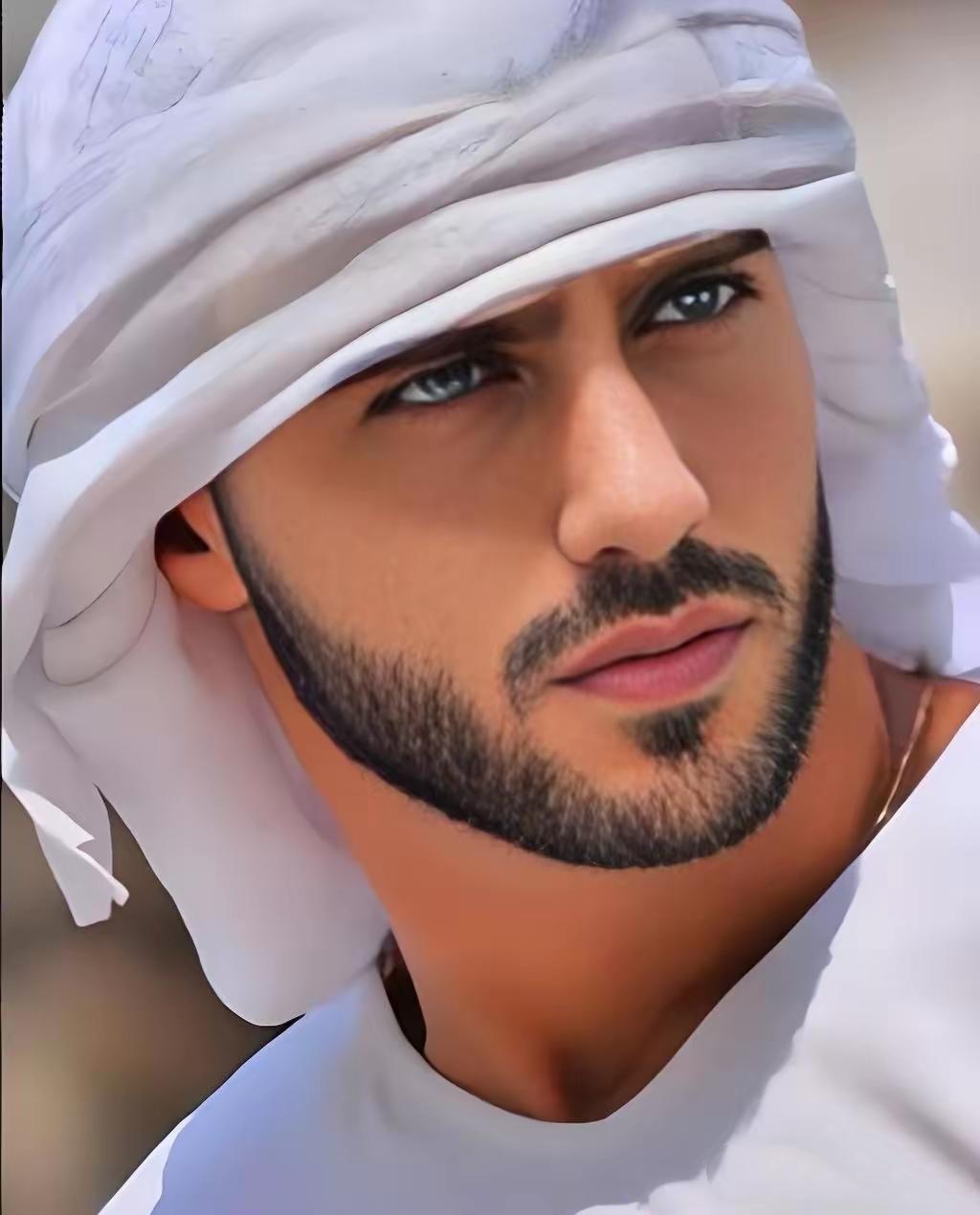 沙特这回是真不装了，直接把底牌亮在全世界面前。
25艘巨型油轮满载近5000万桶