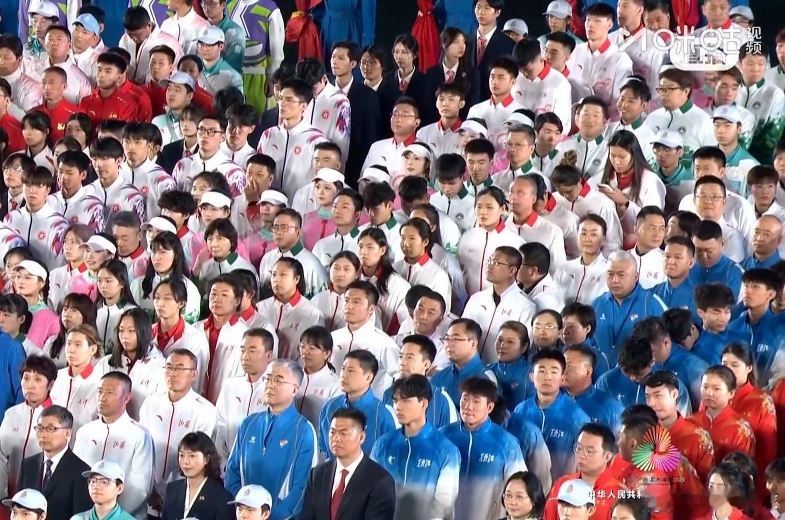 全运会闭幕式正在深圳举行，看到徐杰、杜润旺、张文逸、张皓嘉和张昊，还有广东队教练