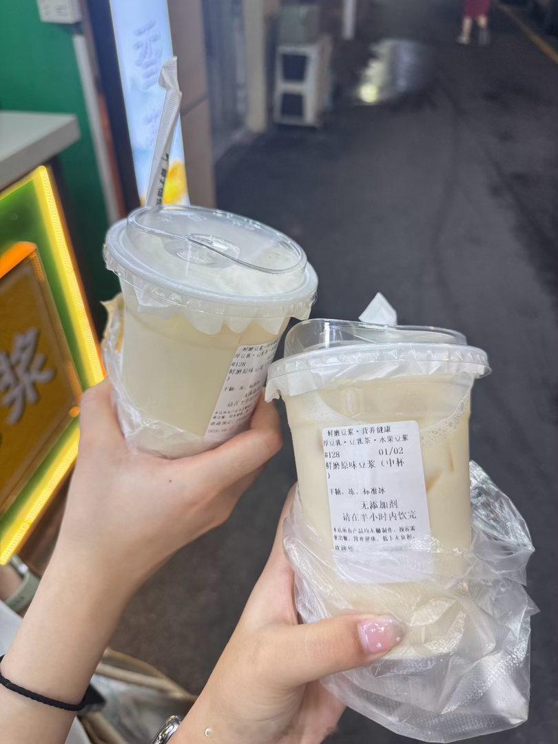 练完后 教练允了我们喝杯豆浆 ​​​
