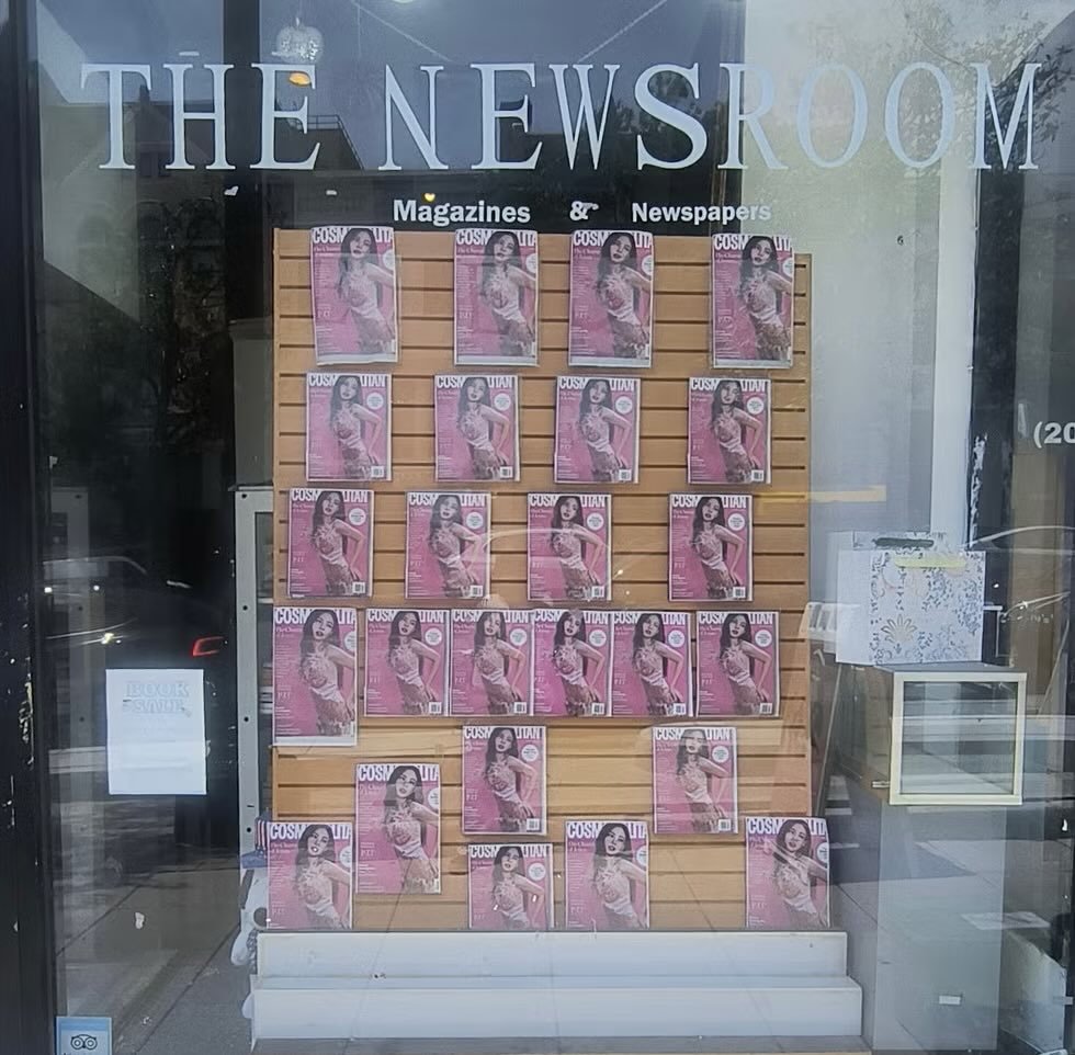 美国线下书店正在热销Jennie x 《cosmopolitan》秋季刊jenn