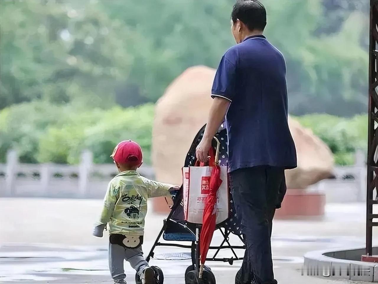 爷爷看望孙子也不行？上海，一对老夫妇抚养孙子10年后，孩子被前儿媳接走抚养，爷爷