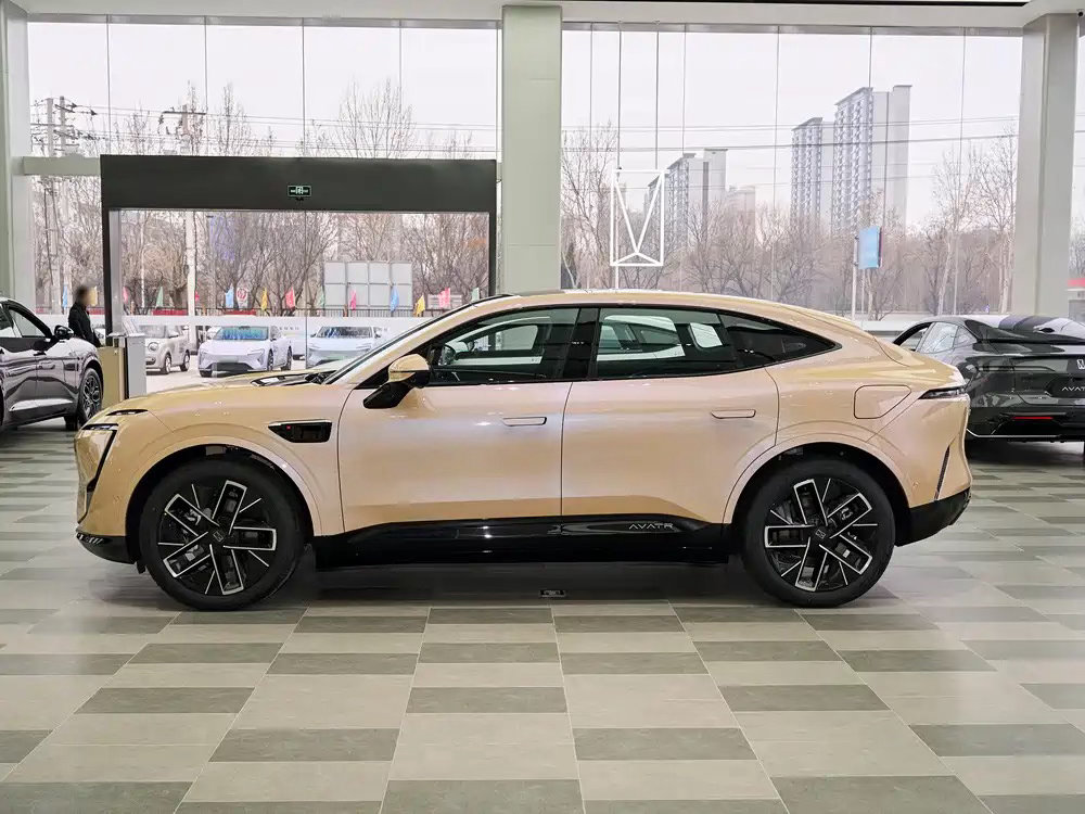 2026款阿维塔11改款车型，中大型纯电轿跑SUV。车身尺寸4905mm×198