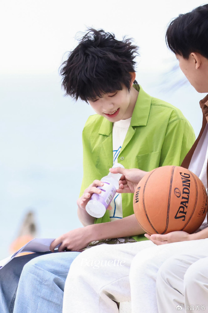 陈奕恒要让你们看到最好看的我其实在我们心里你早就足够好看了，不管是颜值还是气质都