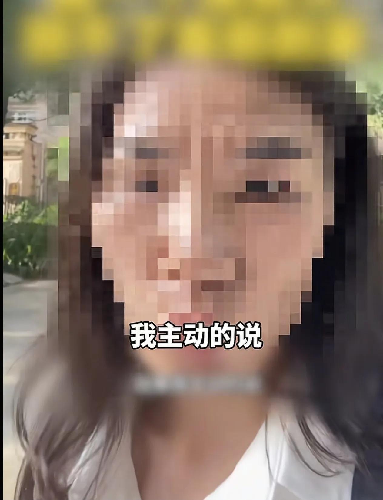 4个孩子的单亲妈妈发视频要求列车员公开道歉。

事情大概经过是，一女子带4个孩子