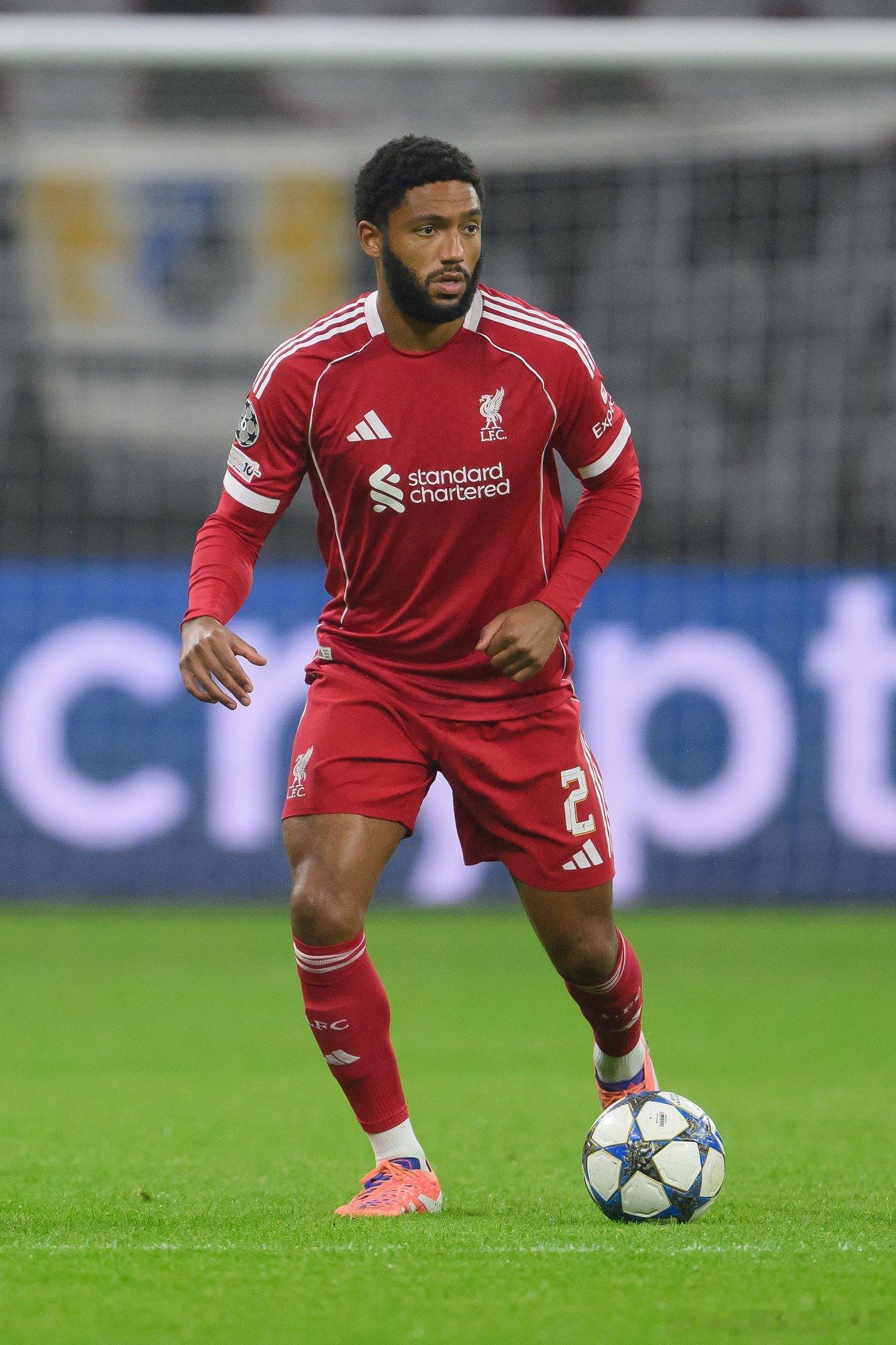 利物浦回声报记者格斯特透露利物浦在夏季期间专门演练了长距离界外球战术，格拉文贝赫